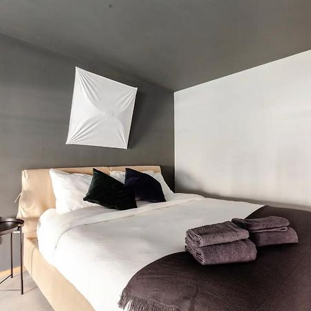 Design Spacious Loft In Navigli - Hosted By Sweetstay Милан Экстерьер фото